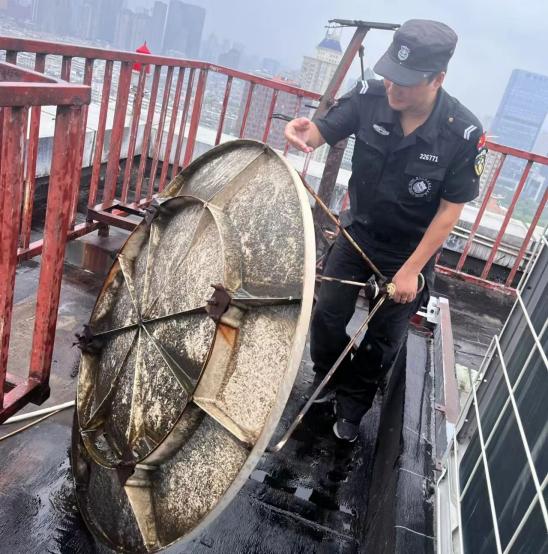 C:/Users/BA/Desktop/風雨過后南京保安迅速行動，恢復(fù)安“寧”面貌/11.jpg11