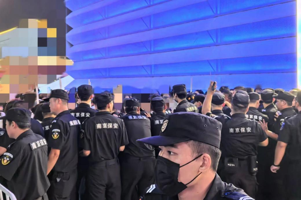 C:/Users/Administrator/Desktop/臺風(fēng)“貝碧嘉”來襲，南京保安積極應(yīng)對，“守”護(hù)萬家團(tuán)圓！/12.jpg12