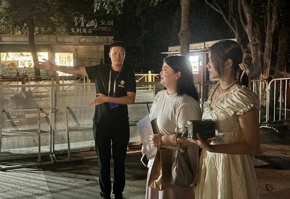 C:/Users/BA/Desktop/“安保鐵軍、硬核保障”2024系列報(bào)道四十三——月滿中秋，南京市保安服務(wù)有限公司圓滿護(hù)航“2024 南京森林音樂(lè)會(huì)”/6.jpg6