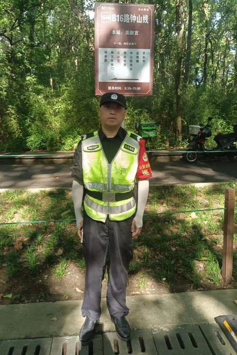 C:/Users/Administrator/Desktop/臺風(fēng)“貝碧嘉”來襲，南京保安積極應(yīng)對，“守”護(hù)萬家團(tuán)圓！/1.jpg1