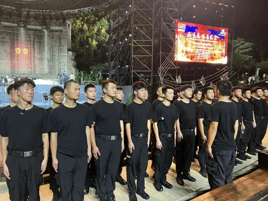 C:/Users/Administrator/Desktop/臺風(fēng)“貝碧嘉”來襲，南京保安積極應(yīng)對，“守”護(hù)萬家團(tuán)圓！/10.jpg10